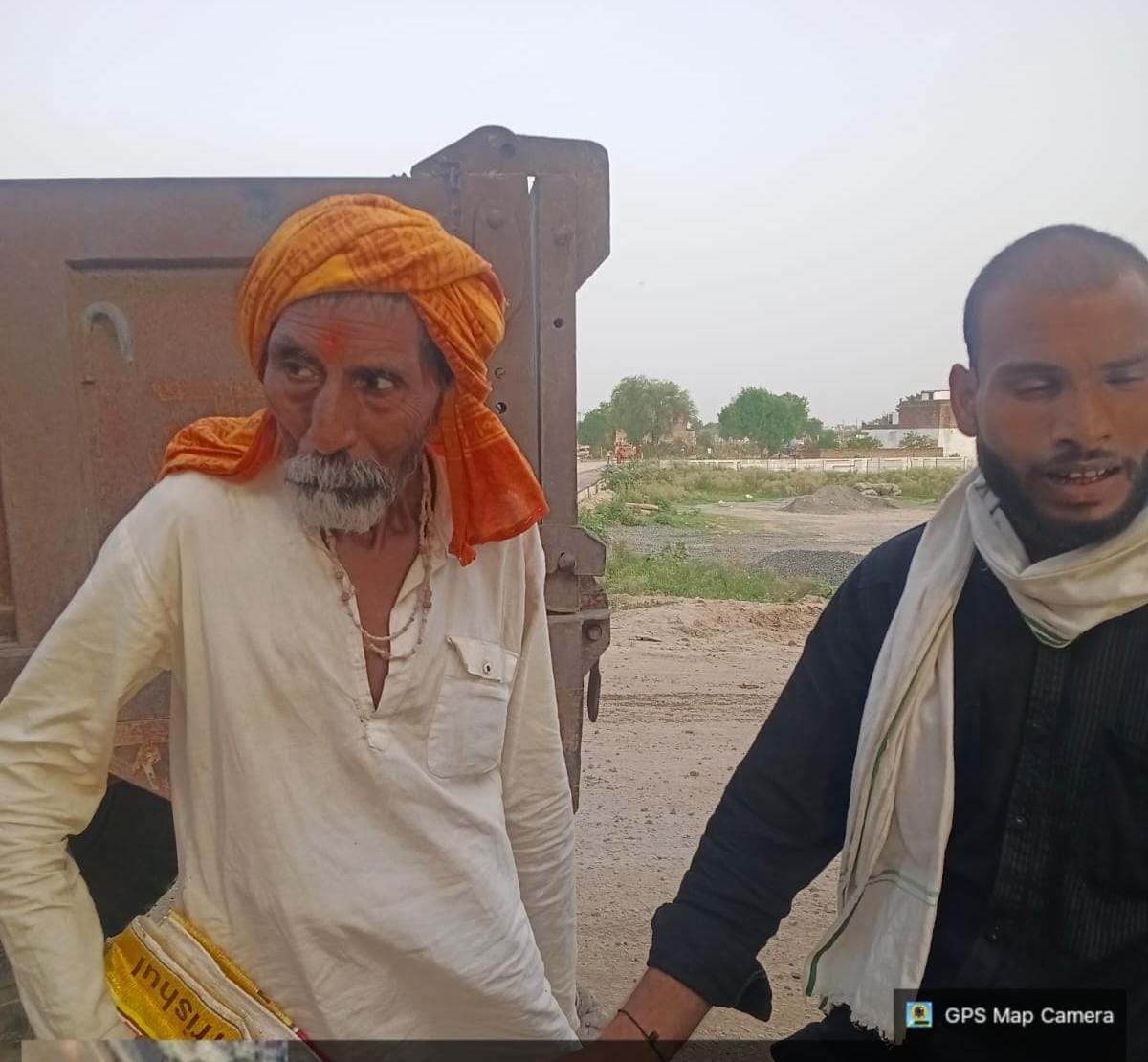 मुरैना के थाना सिविल लाइन क्षेत्र में 75 वर्षीय वृद्ध व्यक्ति घर का रास्ता भटके, डायल- 112 जवानों ने एफआरव्ही वाहन से लेकर सुरक्षित परिजन के सुपुर्द किया। 